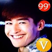 戴眼镜框搞怪女头像