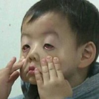 小孩子搞怪嘟嘴头像