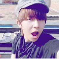 搞怪女生头像放大镜