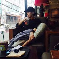 绿色搞怪卡通女头像女生