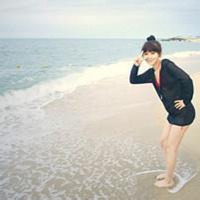 灰白色搞怪男生头像