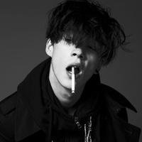 短发高冷动漫头像女生头像黑白