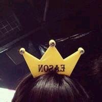 戴帽子动漫头像女生头像背影