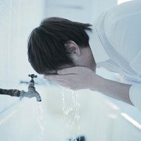 霸气女生哭泣流泪头像女生头像女生