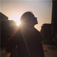 女生悲伤笑动漫头像图片唯美图片