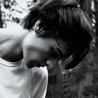 黑白霸气悲伤女头像女生头像带字