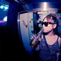 欧美伤感喝酒黑白头像女生头像