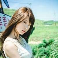 躺在花海里女人头像