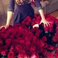 女生头像伤感拿玫瑰花图片大全