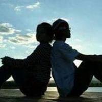 背靠背情侣头像一左一右 背靠背情侣头像一左一右