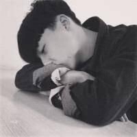 逗号刘海男头像