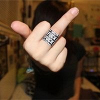 艾薇儿竖中指头像