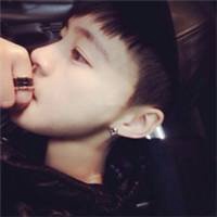 男人戴口罩头像