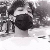 戴口罩帅气漫画男生头像黑白头像