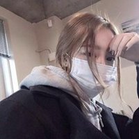 微信女生戴口罩短发头像黑白头像女生头像