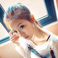 小黄人自拍头像女生