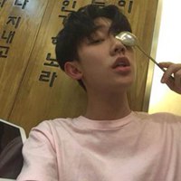 超高清帅哥自拍头像