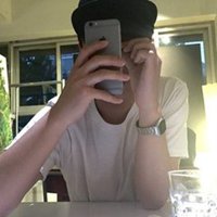 男突然换头像发自拍