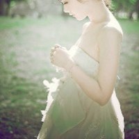 小孩对镜子自拍头像