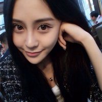 女生把头像换成自拍