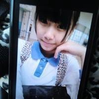 女生坐车里自拍头像