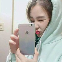 女朋友换了自拍头像