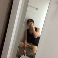 小黄人自拍头像女生