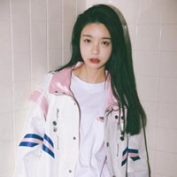 小黄人自拍头像女生