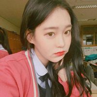 男生坐车里自拍头像