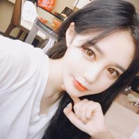 小孩对镜子自拍头像