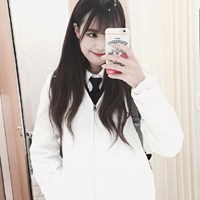 经常换自拍头像女生