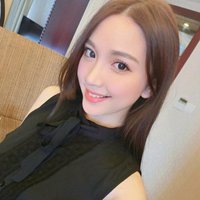 男生坐车里自拍头像