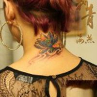 黑白纹身女人头像