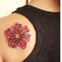 短发纹身女人头像