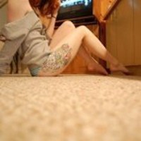 微信头像超短发纹身女人