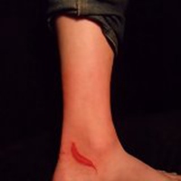 上半身纹身女人头像