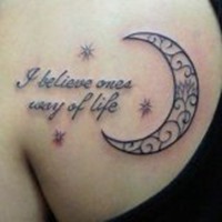 骷髅纹身女人头像