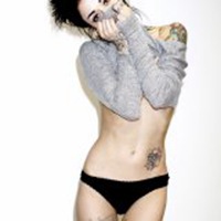 下半身纹身女人头像