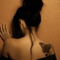 带纹身女人微信头像小清新图片