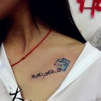 纹身女人捂脸卡通头像