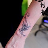 欧美全身纹身女人图片头像