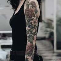 忧郁头像纹身女人