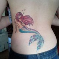 头像裸带纹身女人