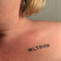 纹身女人头像+抽烟