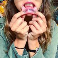 将胸口友头像纹身女人改成狗