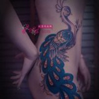 纹身女人转身头像美