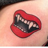 半甲纹身女人美头像