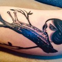 纹身女人头像右心室