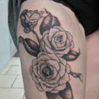 小丑图案纹身女人头像