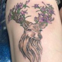 黑白后背纹身女人头像